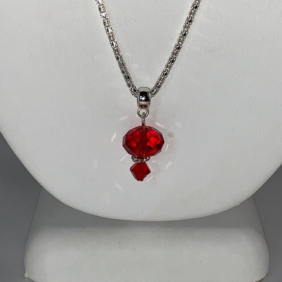 Silver Tone Box Style Chain Necklace With A Red Crystal Pendant (NA32) - Picture 1 of 3